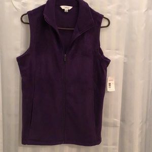 🎁 Indigo woman’s purple zip up fleece vest.  NWT